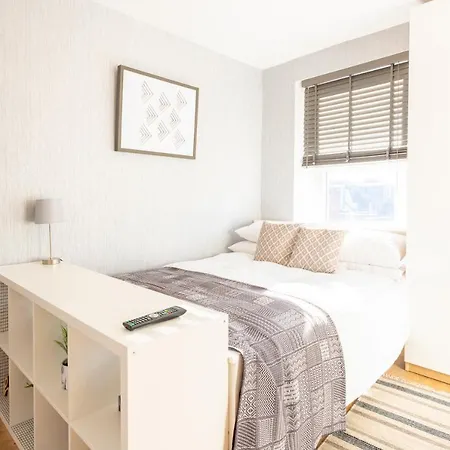 Modern And Chic Studio Flat For 2 People In West Kilburn By Queen'S Park